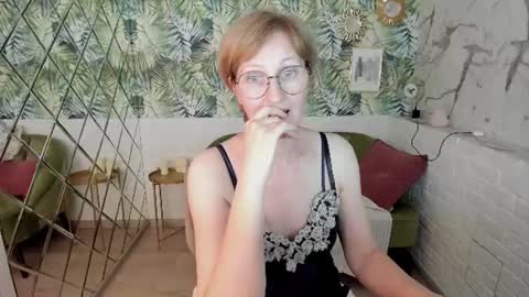 Snapshot of paris_cherry chatting on June 19, 2026, 6:45 pm Paris online show from June 19, 2026, 6:45 pm