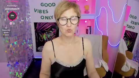 Snapshot of paris_cherry chatting on July 26, 2026, 12:56 pm Paris online show from July 26, 2026, 12:56 pm