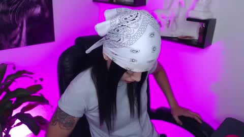 Paris D angelo online show from March 2, 2025, 10:27 pm