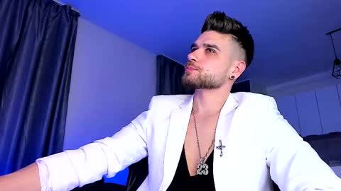 Paris online show from February 11, 2025, 4:46 pm