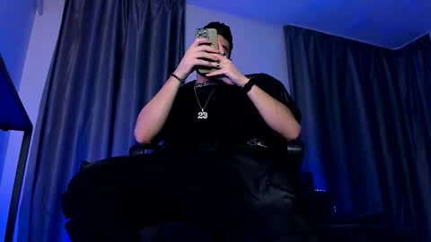 Paris online show from December 17, 2025, 8:15 pm