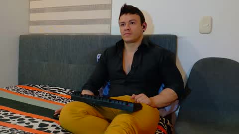 Mark Paris online show from November 7, 2025, 4:12 am