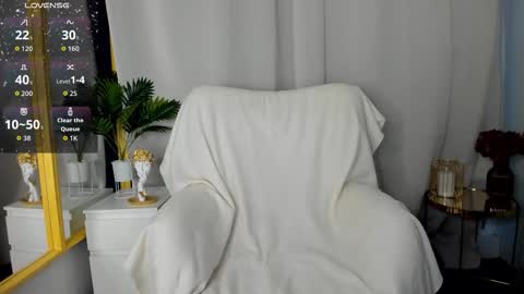 Snapshot of paris_x_hilton chatting on February 7, 2026, 5:33 am Paris online show from February 7, 2026, 5:33 am