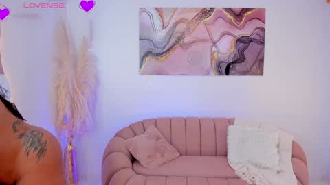 Paris  online show from February 6, 2025, 10:00 pm