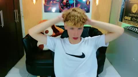 park_jimin1 online show from September 17, 2025, 11:56 am