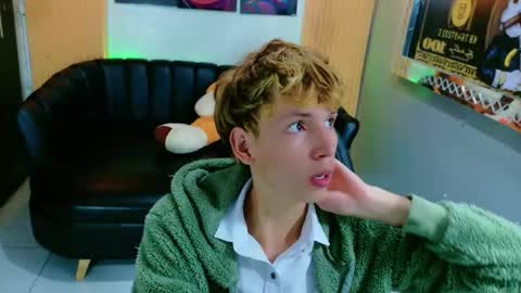 park_jimin1 online show from September 19, 2025, 12:28 pm