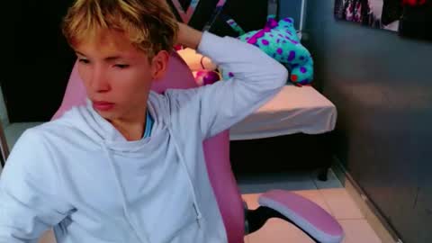 park_jimin1 online show from September 20, 2025, 12:06 pm