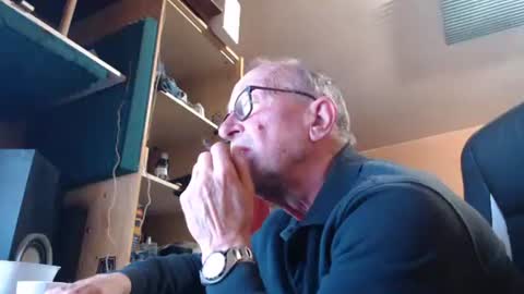 pascal88881 online show from November 5, 2025, 12:49 pm