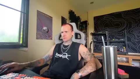 Snapshot of paul_razor chatting on June 23, 2026, 3:59 am Paul online show from June 23, 2026, 3:59 am