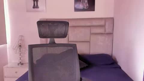 Snapshot of paul_roger chatting on May 26, 2026, 7:43 pm PAUL ROGER online show from May 26, 2026, 7:43 pm