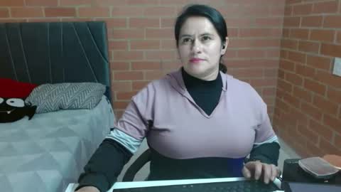 paula__117 online show from May 5, 2026, 7:00 pm