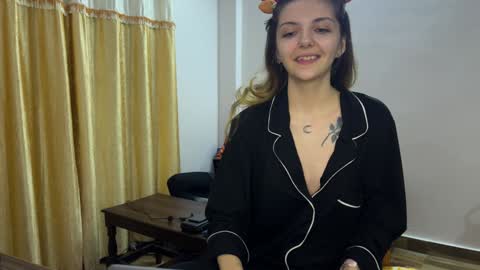 Snapshot of paulettegoddard chatting on December 12, 2024, 8:53 pm Isla Chase online show from December 12, 2024, 8:53 pm