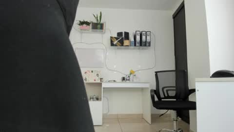 Snapshot of paulina_dossantos chatting on April 28, 2026, 7:08 pm paulina online show from April 28, 2026, 7:08 pm