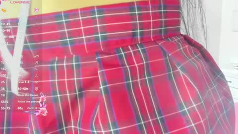 paulina lux online show from April 10, 2026, 9:41 pm