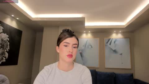 Paulina Santos  online show from February 3, 2026, 8:03 pm