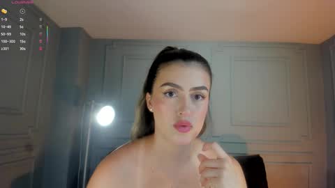 Paulina Santos  online show from February 19, 2026, 7:54 pm