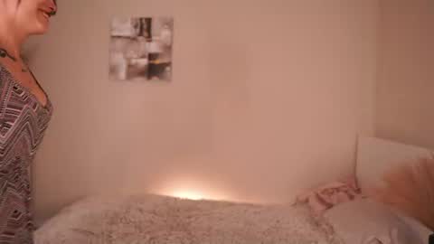Snapshot of pauline_2005 chatting on June 20, 2026, 1:25 pm Pauline online show from June 20, 2026, 1:25 pm