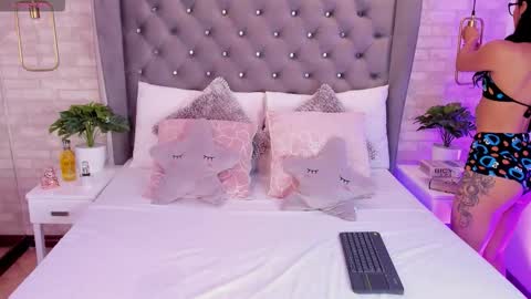 Pau online show from January 18, 2026, 1:15 pm