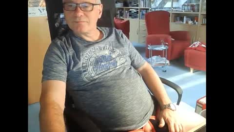 Snapshot of pavlovsdog2006 chatting on November 14, 2025, 7:51 am Pavlov aka Peter online show from November 14, 2025, 7:51 am