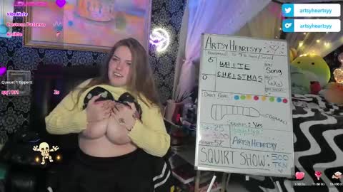 Snapshot of pawggoddess778 chatting on December 5, 2024, 2:09 am ArtsyHeartsyy online show from December 5, 2024, 2:09 am