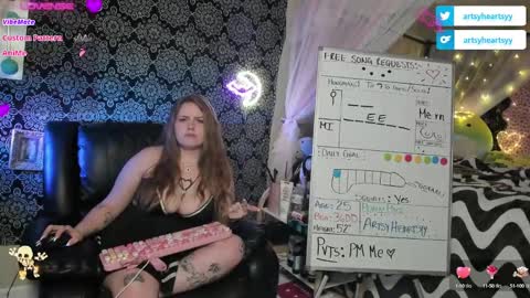 Snapshot of pawggoddess778 chatting on December 10, 2024, 4:56 am ArtsyHeartsyy online show from December 10, 2024, 4:56 am