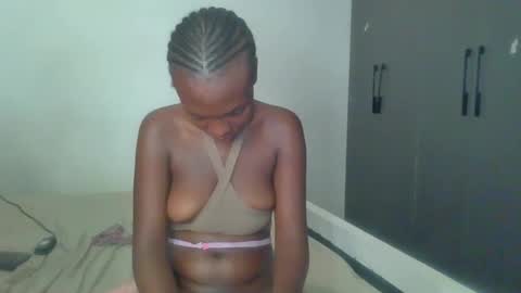 peach_ebonny online show from May 1, 2026, 11:59 am
