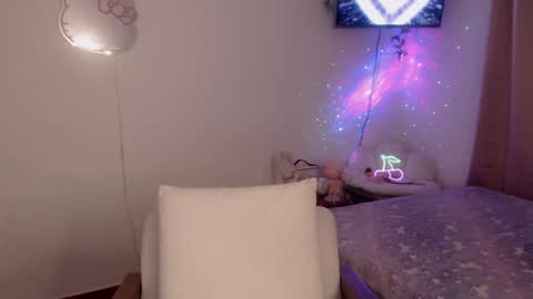 peacherry_ online show from February 5, 2025, 3:55 am