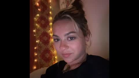 Snapshot of peachesncreampiezz chatting on July 11, 2026, 6:27 am peachesncreampiezz online show from July 11, 2026, 6:27 am