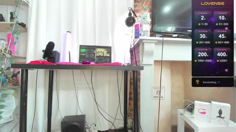 Help me to reach 200 thumbs up  online show from December 27, 2024, 12:01 pm