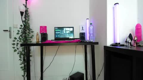 Help me to reach 200 thumbs up  online show from March 27, 2026, 1:11 pm