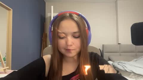 Snapshot of peepapa chatting on June 22, 2026, 3:31 pm Luna Vale online show from June 22, 2026, 3:31 pm