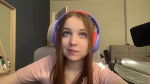 Snapshot of peepapa chatting on June 30, 2026, 3:46 pm Luna Vale online show from June 30, 2026, 3:46 pm