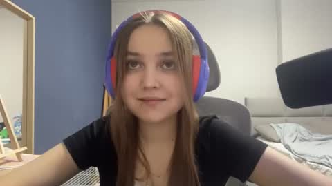 Snapshot of peepapa chatting on July 3, 2026, 7:42 pm Luna Vale online show from July 3, 2026, 7:42 pm