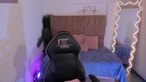 penelope online show from November 20, 2025, 3:28 am