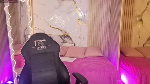 penelope online show from April 15, 2026, 4:52 am