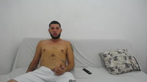 independent model online show from May 11, 2026, 4:40 am