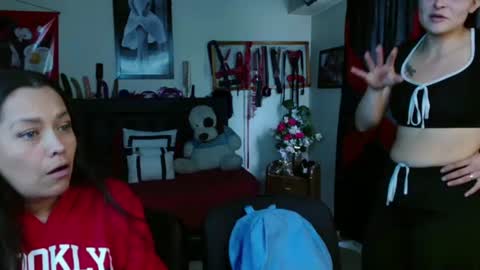 Penelope and my girlfriend Marilyn online show from June 25, 2026, 2:10 pm