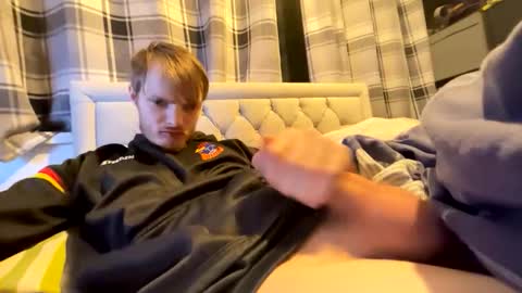 Penguin online show from February 13, 2026, 11:12 pm