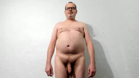Snapshot of penis_dance chatting on April 16, 2026, 4:19 pm Vincent Howard online show from April 16, 2026, 4:19 pm