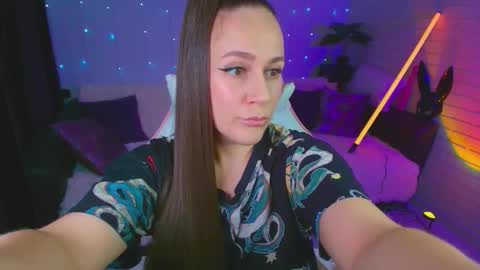 Dia  online show from November 8, 2025, 5:40 am