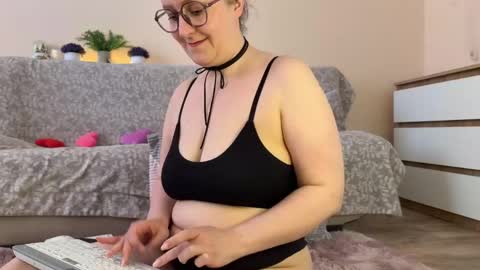 Snapshot of pepper_corn chatting on May 10, 2026, 1:05 pm Olga and Kirill online show from May 10, 2026, 1:05 pm