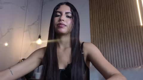 perla_lovely online show from June 11, 2026, 2:15 pm