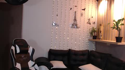 Perla online show from February 17, 2025, 6:15 pm