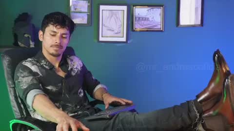 andres    online show from November 14, 2025, 1:54 pm