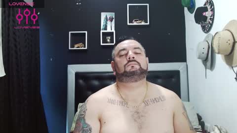 Snapshot of perverseveteranmanxxx chatting on December 9, 2024, 8:01 pm Carlos online show from December 9, 2024, 8:01 pm