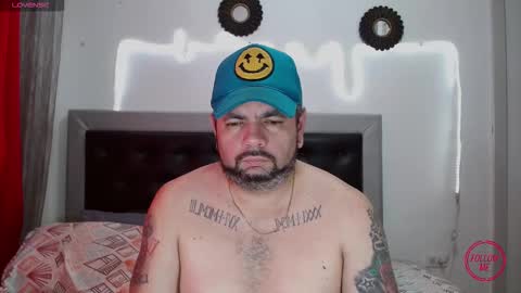 Snapshot of perverseveteranmanxxx chatting on October 22, 2025, 2:39 pm Carlos online show from October 22, 2025, 2:39 pm