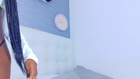 pervert_shydoll online show from April 25, 2026, 3:42 am