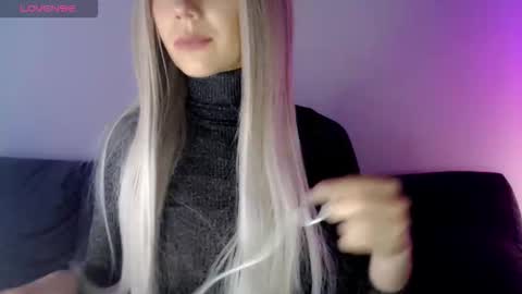 Isabella online show from December 4, 2025, 9:29 am