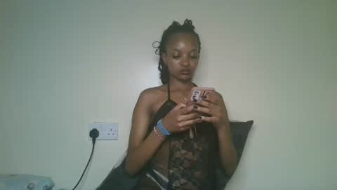 Snapshot of petal_palette chatting on June 12, 2026, 7:02 pm Lolly online show from June 12, 2026, 7:02 pm