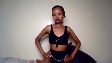 Snapshot of petal_palette chatting on August 1, 2026, 7:07 am Lolly online show from August 1, 2026, 7:07 am